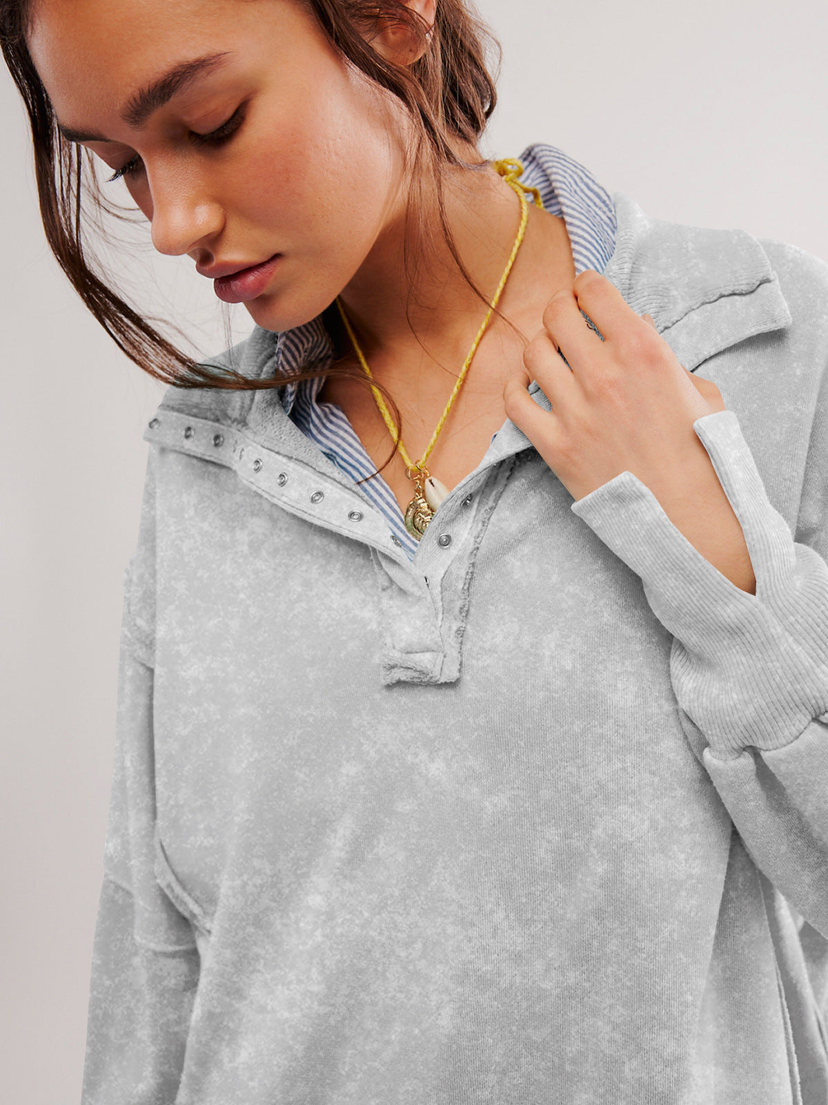 Sultyra Decorative Line Design Sense Top with Slit Lantern Sleeves polo